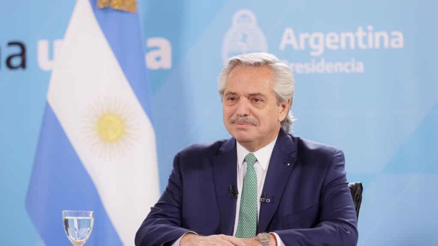 Argentina alcanza nuevo acuerdo crediticio con el FMI Argentina alcanza nuevo acuerdo crediticio con el FMI