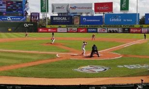 Realizan trabajos de remodelaci&oacute;n mientras se juega el primer partido de la Serie del Caribe