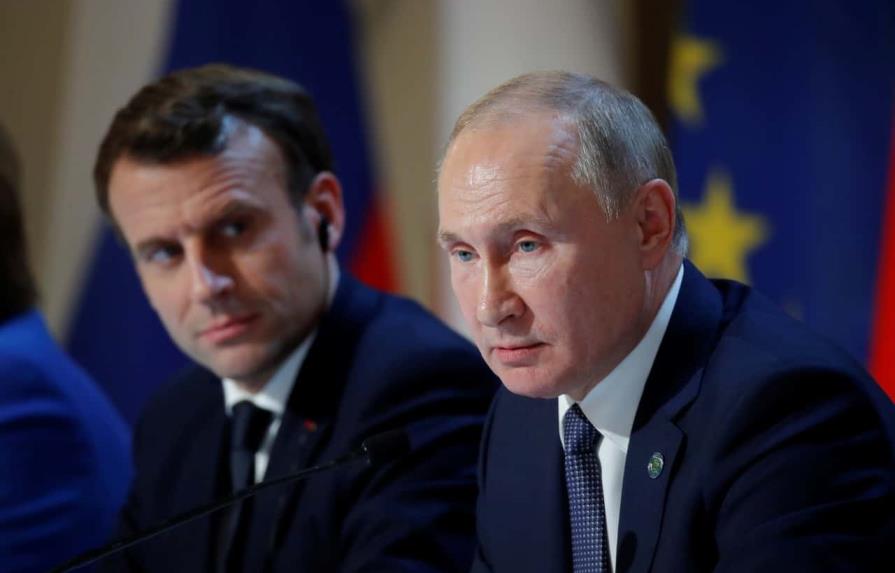 Macron y Putin mantienen desacuerdos pero continuarán el diálogo