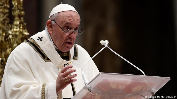 El papa dice que la pandemia no justifica la inseguridad laboral