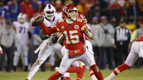 Chiefs y Rams, favoritos para la última batalla antes del Super Bowl