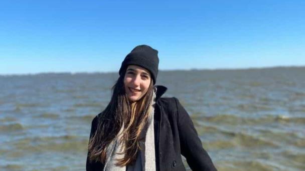 Muere a los 23 años famosa tiktoker en un autobús; creyeron que estaba dormida