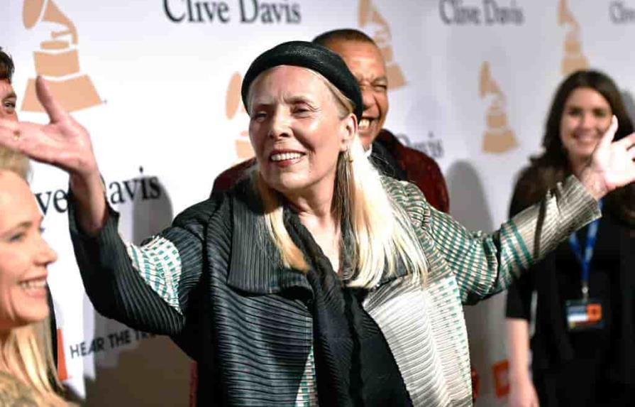 Joni Mitchell se une a Neil Young en protesta contra Spotify