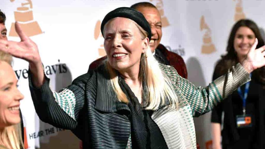 Joni Mitchell se une a Neil Young en protesta contra Spotify