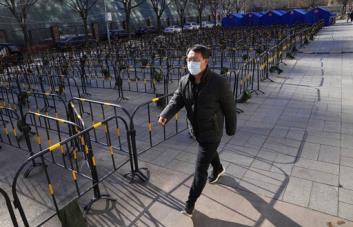 Beijing aísla más zonas residenciales, reporta 12 casos
