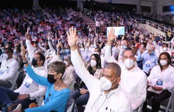 Luis Abinader ya tiene luz verde en el PRM para aspirar a la reelección