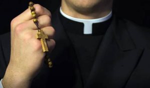 Chipre: Sacerdotes suspendidos por no ponerse la vacuna