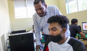 Exhortan a jóvenes aprovechar la capacitación que ofrecen los Centros Tecnológicos Comunitarios