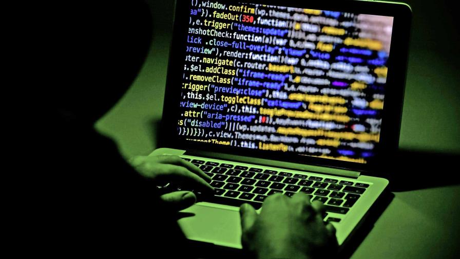 EE.UU. ofrece recompensa de 10 millones por datos sobre ciberpiratas iraníes