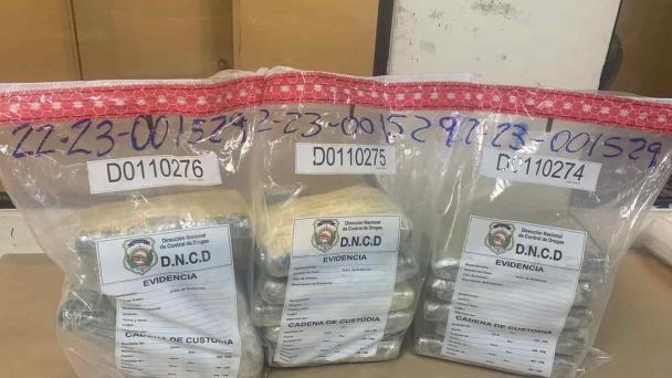 DNCD apresa dos hombre y ocupa 15 paquetes de cocaína en San Pedro de Macorís