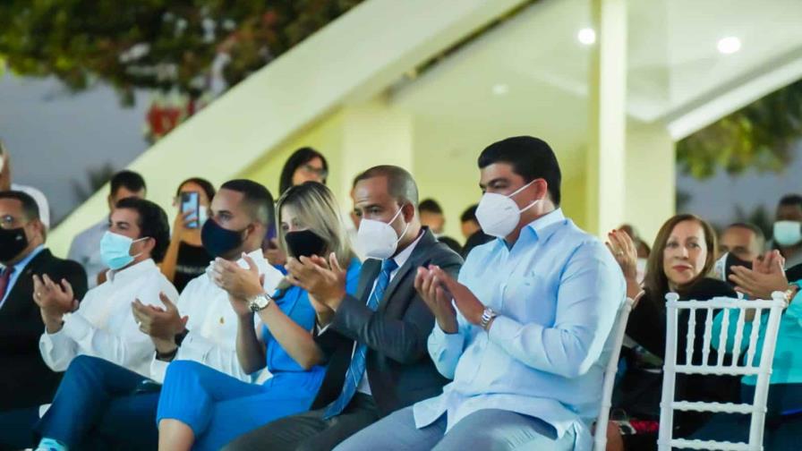 Regidores del Distrito Nacional reconocen a jóvenes destacados de la ciudad Regidores del Distrito Nacional reconocen a jóvenes destacados de la ciudad
