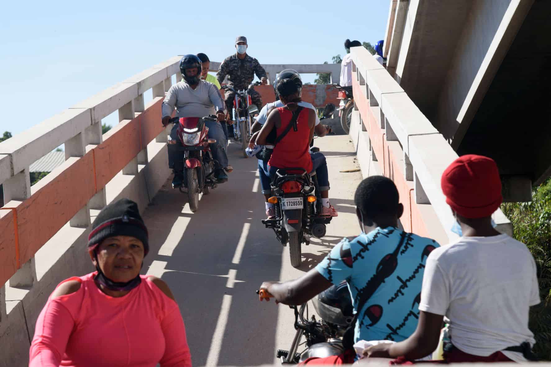 Uno de los pocos elevados para motociletas que existen en el país.