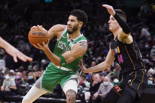 Horford coqueteó con el doble-doble ante el Heat