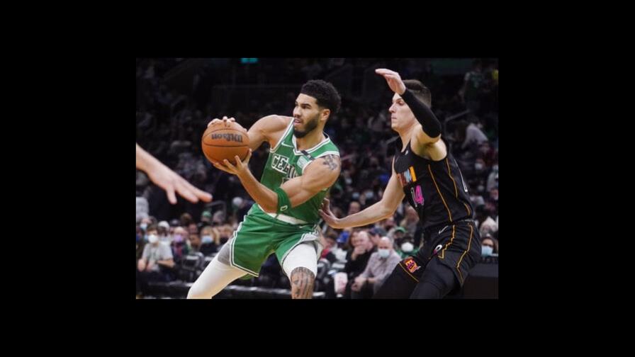 Horford coqueteó con el doble-doble ante el Heat