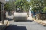 Alcaldía Los Alcarrizos deja iniciados los trabajos de asfaltado en Los Cocos de la Fe