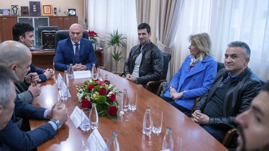 Djokovic habría aceptado vacunarse tras la victoria de Rafa Nadal en Australia