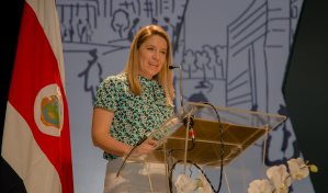 Primera dama de Costa Rica da positivo al  COVID-19  y el presidente se aísla