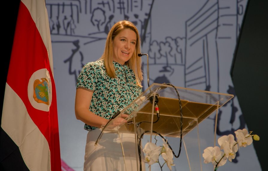 Primera dama de Costa Rica da positivo al  COVID-19  y el presidente se aísla