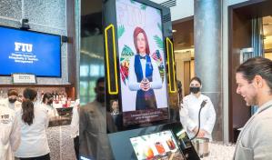 Debuta en Miami Cecilia, la primera bartender con inteligencia artificial