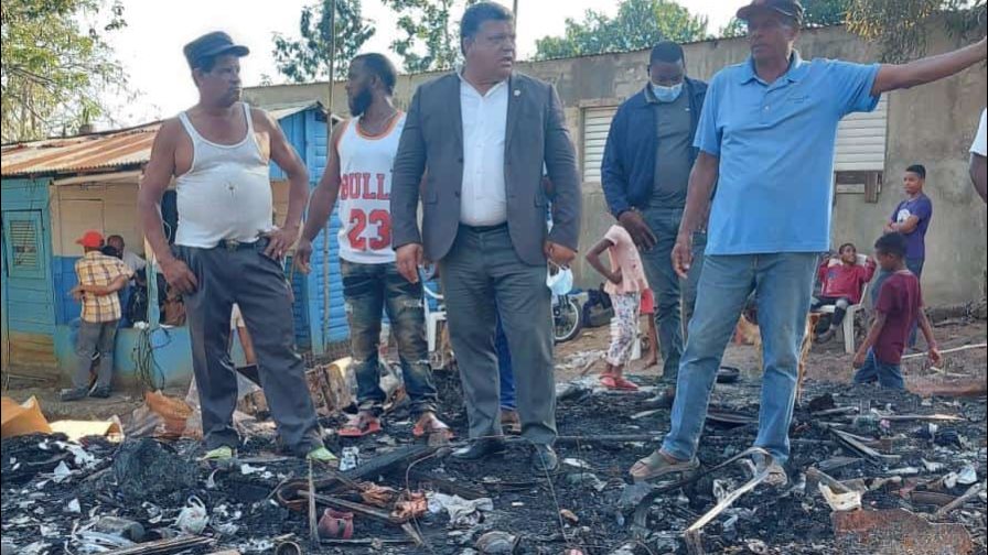 Construirán viviendas a familias que incendio dejó sin hogares en La Victoria Construirán viviendas a familias que incendio dejó sin hogares en La Victoria