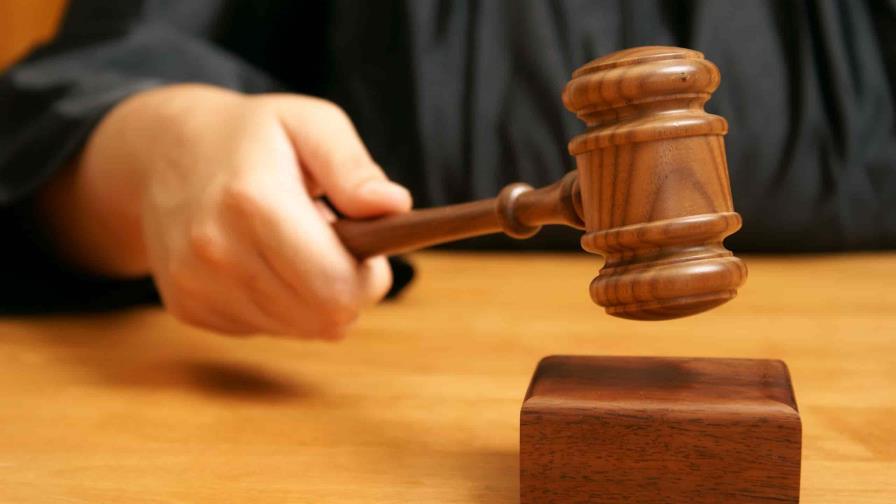 Condenan a 20 años de prisión a hombre que violó a su hija de 13 años