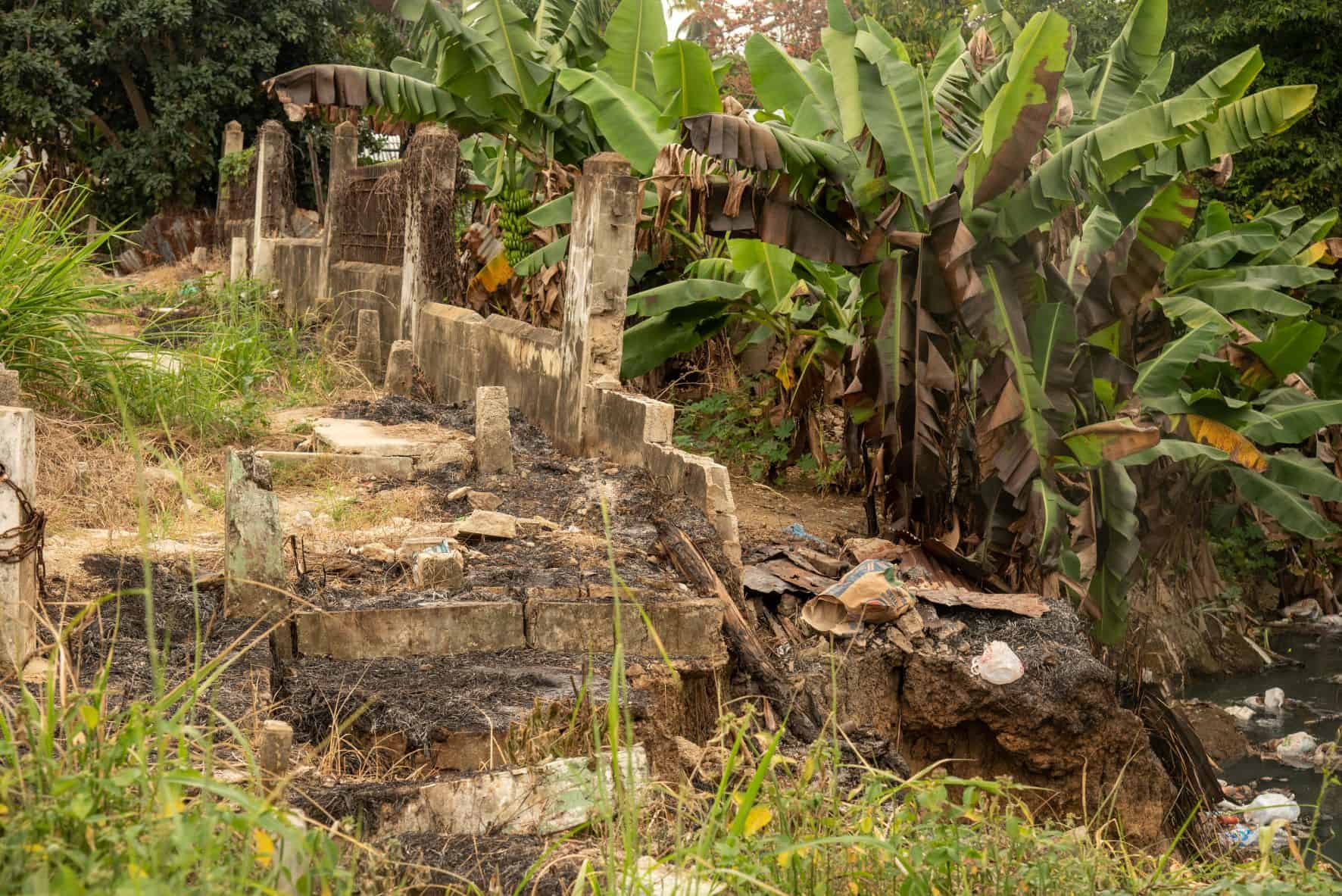 La falta de pared facilita la entrada de personas sin ningún control