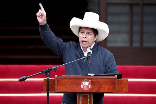 Presidente de Perú elige nuevo gabinete, tercero en 6 meses