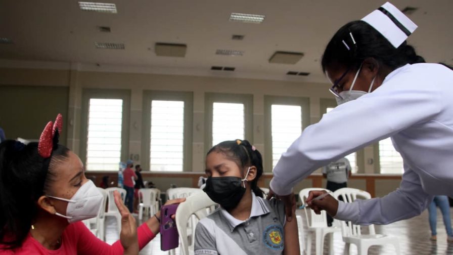 Ecuador anuncia vacunación a niños de tres y cuatro años