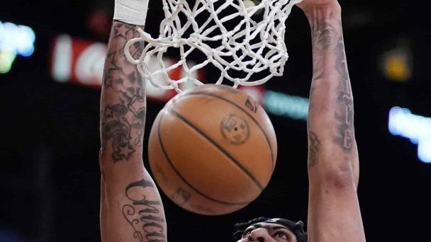 VÍDEO | Davis anota 30, Lakers ganan a Portland tras remontar en 4to