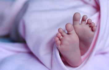 Abandonan niña de un mes de nacida en una calle de Esperanza