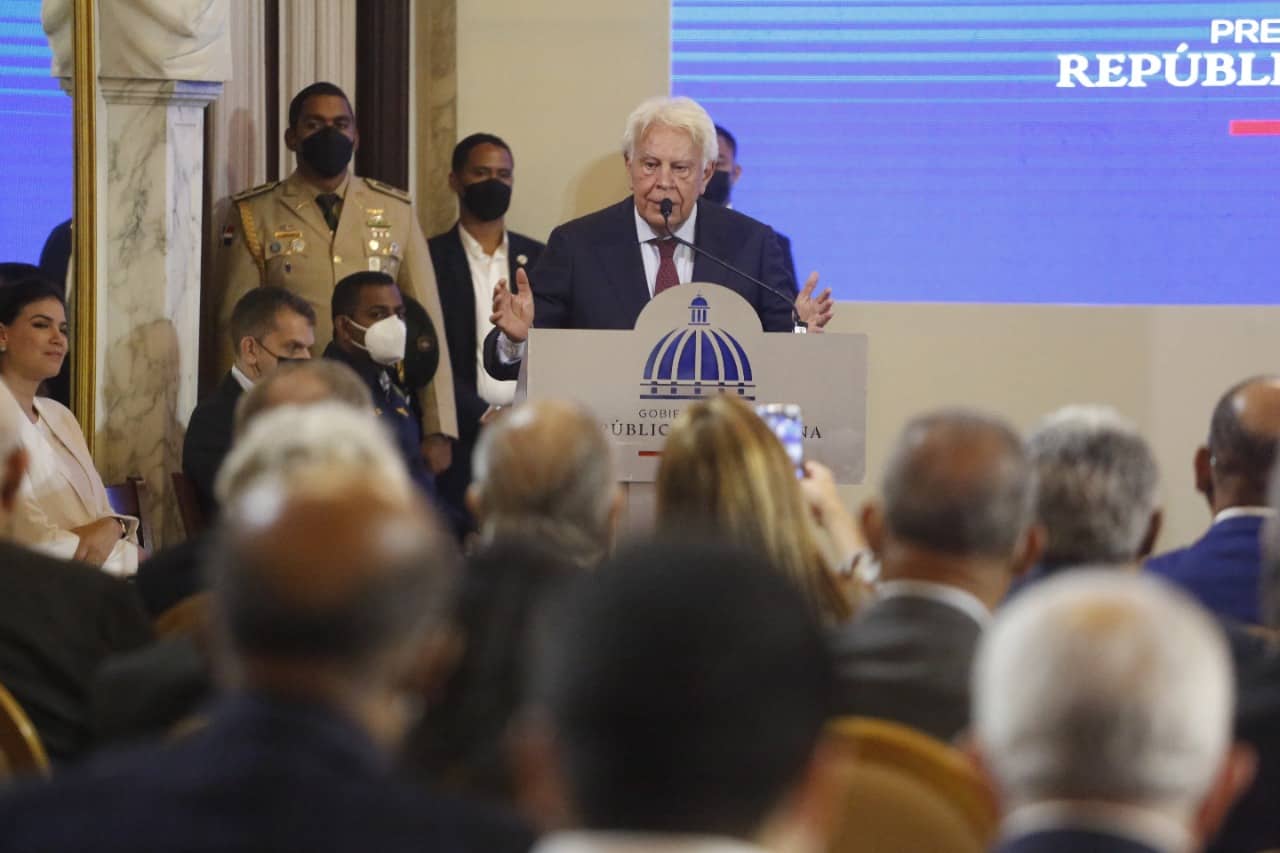 Felipe González visitó el país en 1978, y desde entonces ha establecido una continua conexición con los dominicanos. 