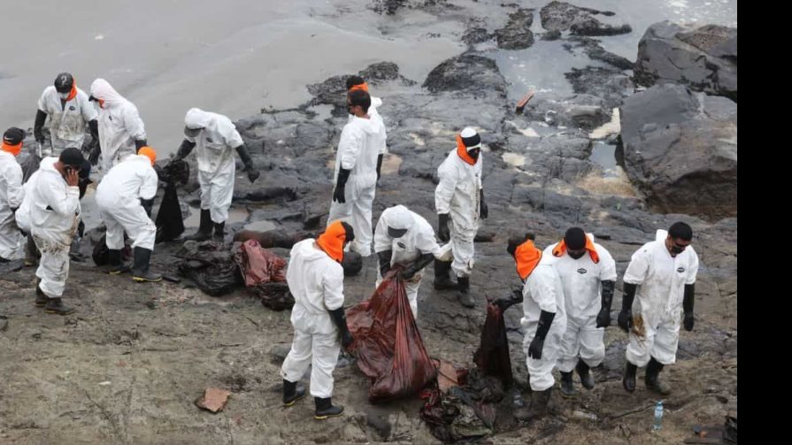 Repsol acabará en marzo limpieza de derrame de petróleo en Perú