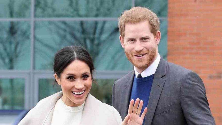 La reina Isabel II retira últimos cargos honoríficos a Meghan y Harry