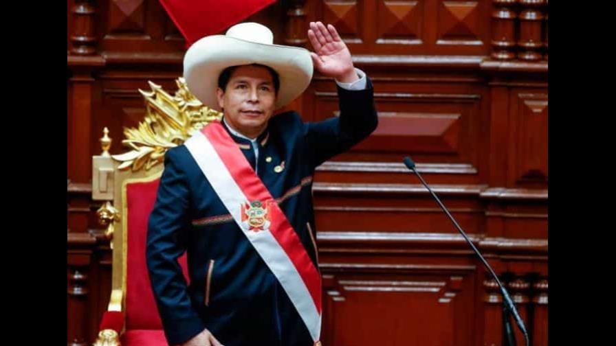 Gobierno de Perú inicia nueva etapa de gestión entre críticas de la oposición
