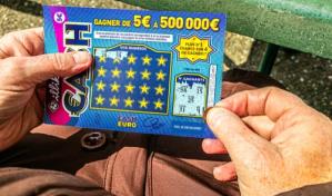 Tiene 86 años, ganó la lotería y compartirá el premio con el vendedor del billete