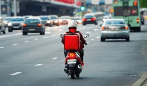 Venezolanos se lanzan botellas en una pelea en una de las calles más exclusivas de NY