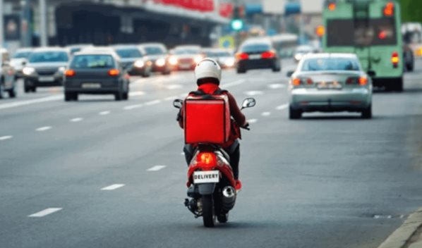 Repartidores y vendedores ambulantes celebran nuevas leyes de protecci&oacute;n en Nueva York