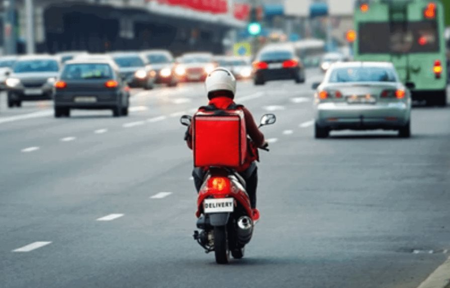 Incautarán motocicletas a deliveries que transitan por las aceras de la avenida España