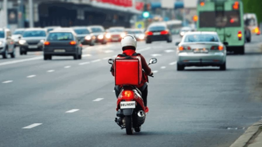 Incautarán motocicletas a deliveries que transitan por las aceras de la avenida España Incautarán motocicletas a deliveries que transitan por las aceras de la avenida España