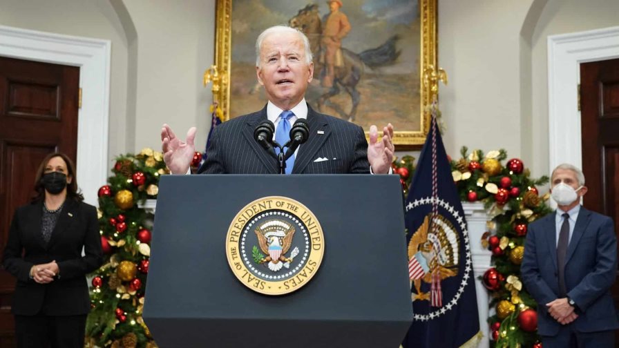 Biden celebra caída drástica de casos de COVID-19 en EEUU, aunque siguen altos