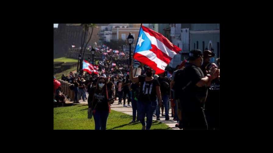 Maestros marchan en Puerto Rico en reclamo de mayores salarios Maestros marchan en Puerto Rico en reclamo de mayores salarios