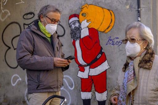 España retirará mascarilla al aire libre por bajada de casos de COVID-19