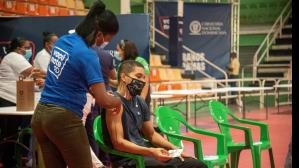 Sin restricciones, sin mascarillas, Abinader motiva vacunación contra COVID-19