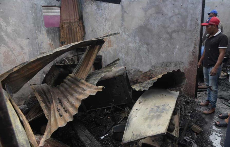 Tres viviendas destruidas durante incendio en Santiago