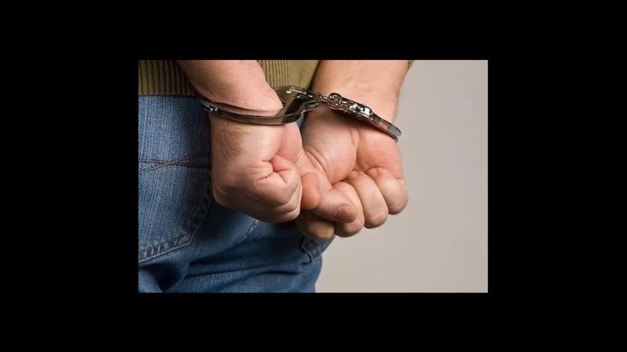 Apresan hombre en La Vega con armas y pertrechos militares con insignias de la DNCD