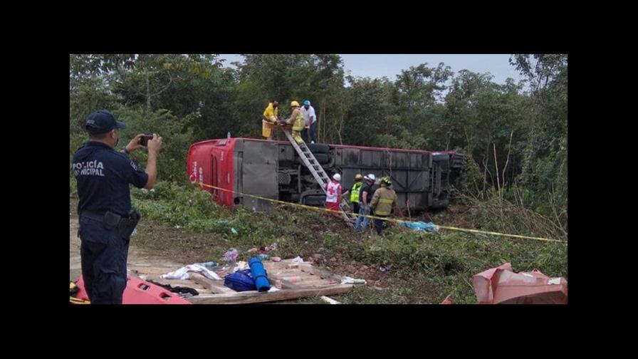 Al menos 9 muertos deja choque de autobús turístico en sureste de México Al menos 9 muertos deja choque de autobús turístico en sureste de México