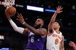 VIDEO | LeBron vuelve con triple doble; Lakers ganan en prórroga