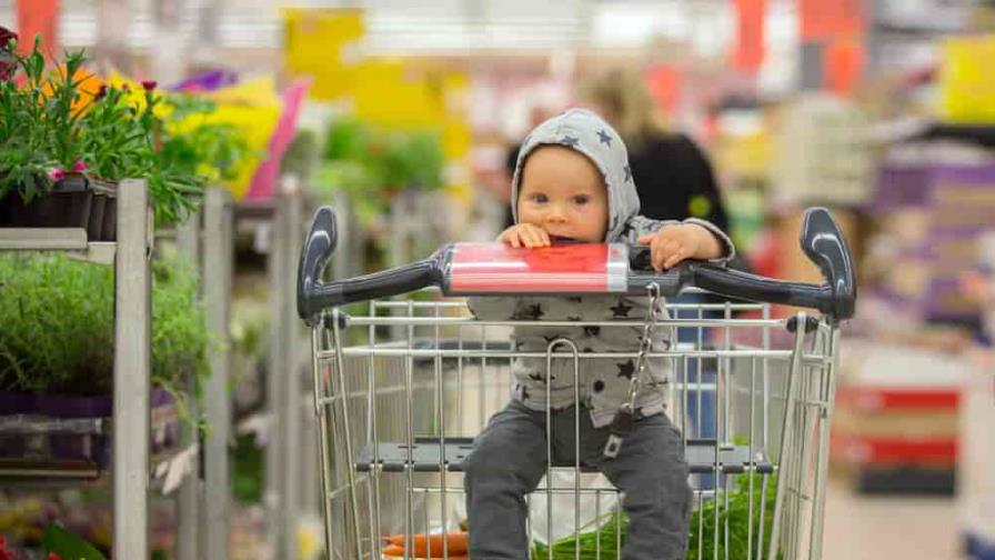 Fueron a hacer las compras: se olvidaron a su bebé en el carrito