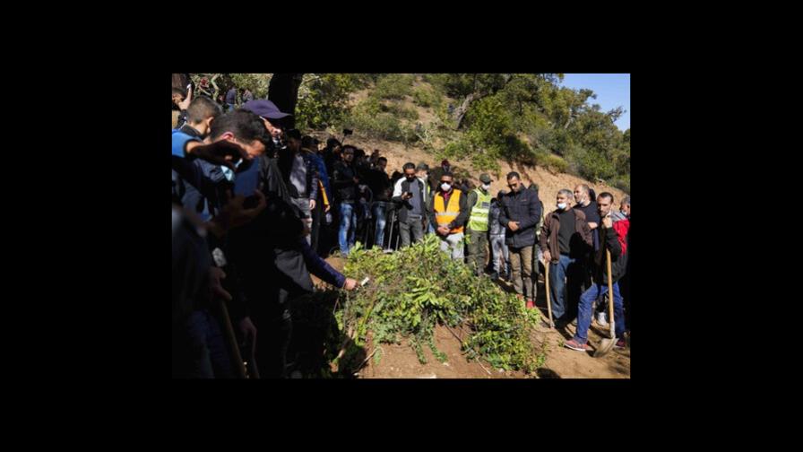 Sepultan a niño que murió tras caer en pozo en Marruecos