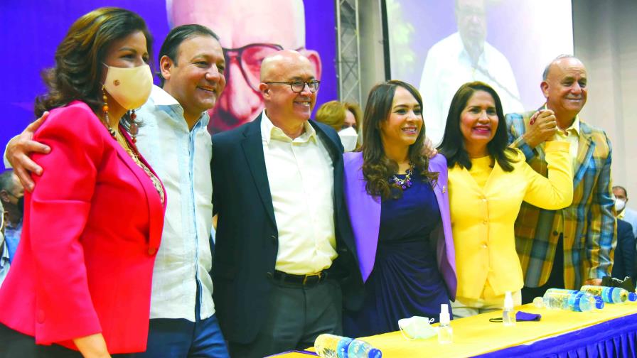 La dirección del PLD refrenda acuerdo entre aspirantes presidenciales